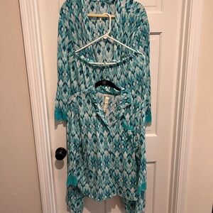 Rhonda Shear Teal and White Printed robe & pjs set